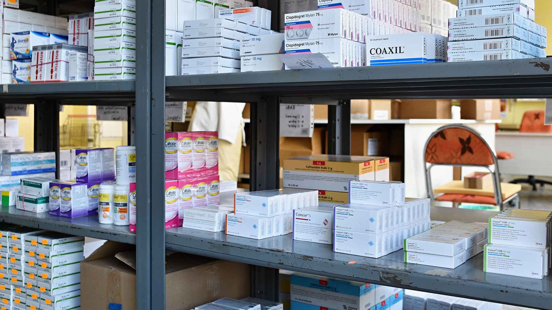 Estanterías de farmacia